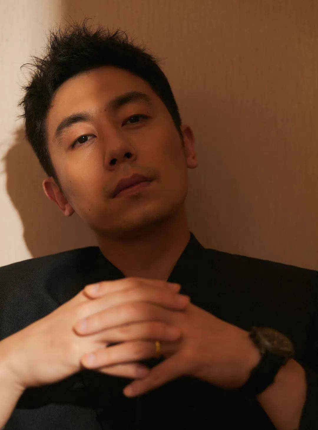 演员朱亚文:娶大1岁沈佳妮,当2个女儿的爸爸也幸福_父亲_时候_潘禹彤