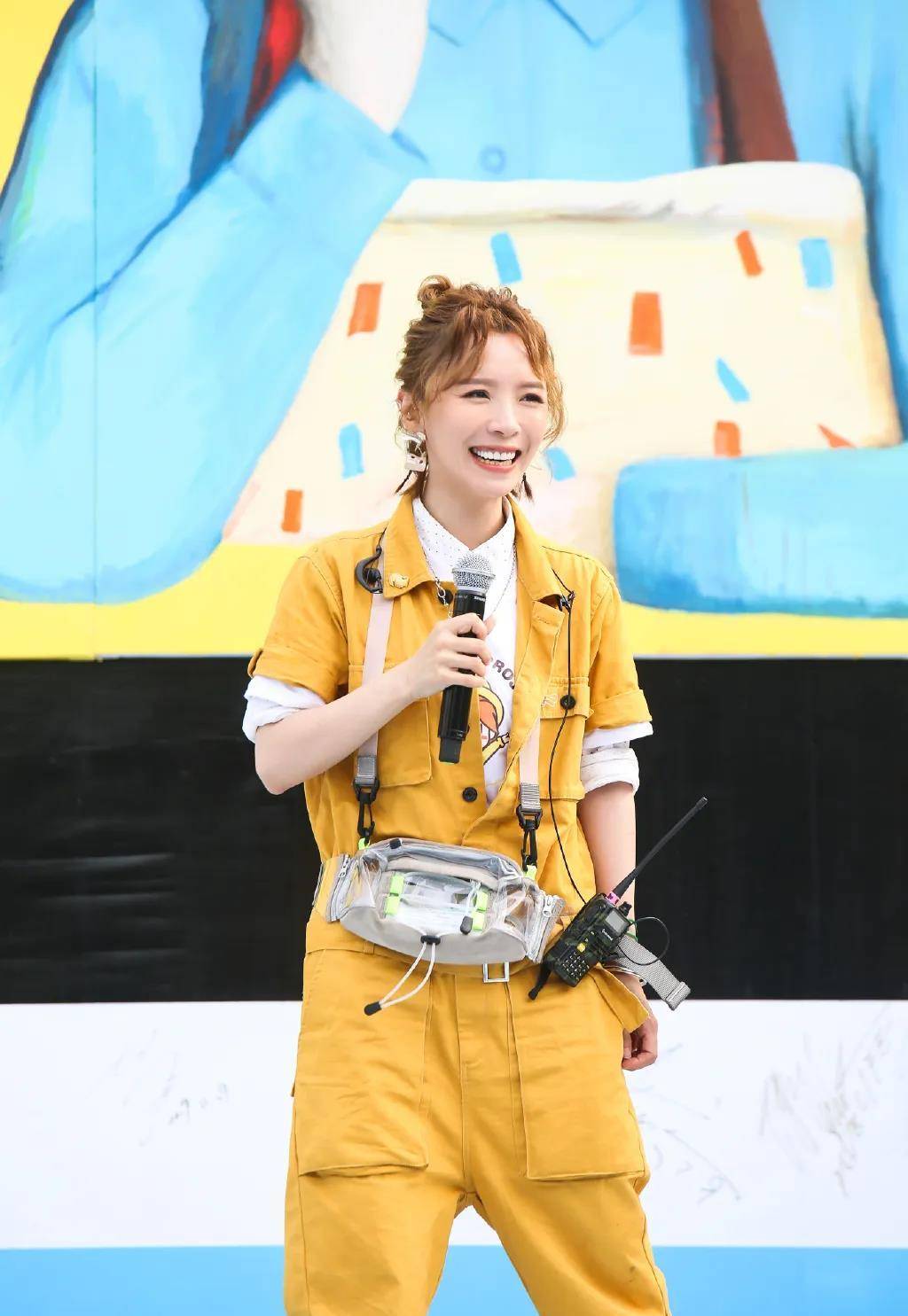 32岁租房度日,看哭何炅的"最惨超女",却活成大家心中的《向往的生活》