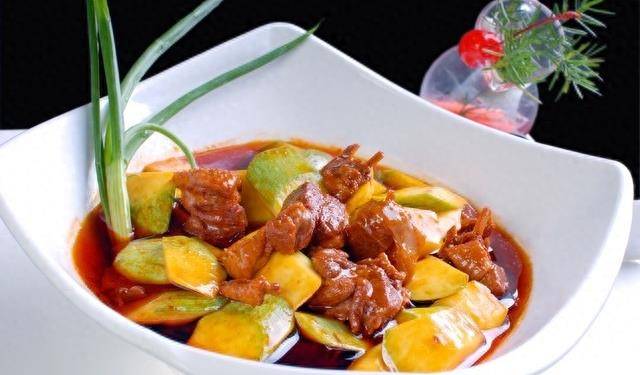 客家焖鹅是广东梅州一道名吃,鹅肉香味浓郁,软美入味 欢迎试试_美食