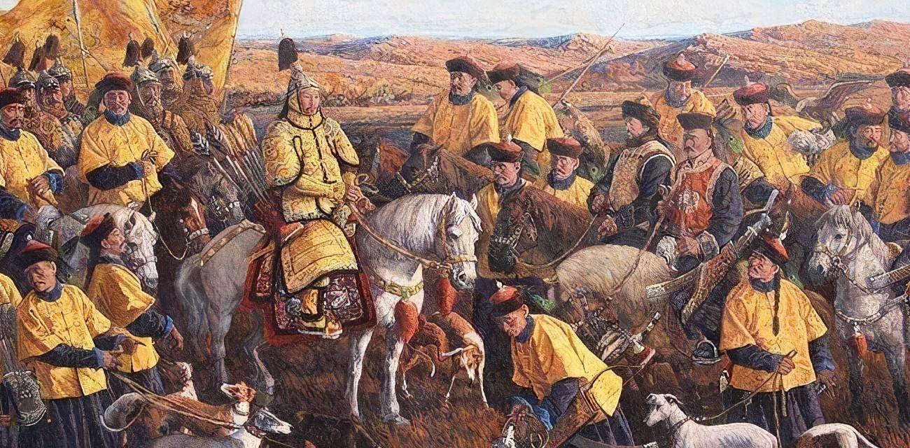 当时作为游牧民族的清朝,经常在马背上生活,这样的袖子对于他们来说是