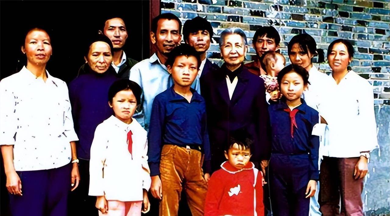 1952年,一井冈山农民到广州面见市委副书记:妈,我是你亲生儿子_曾志