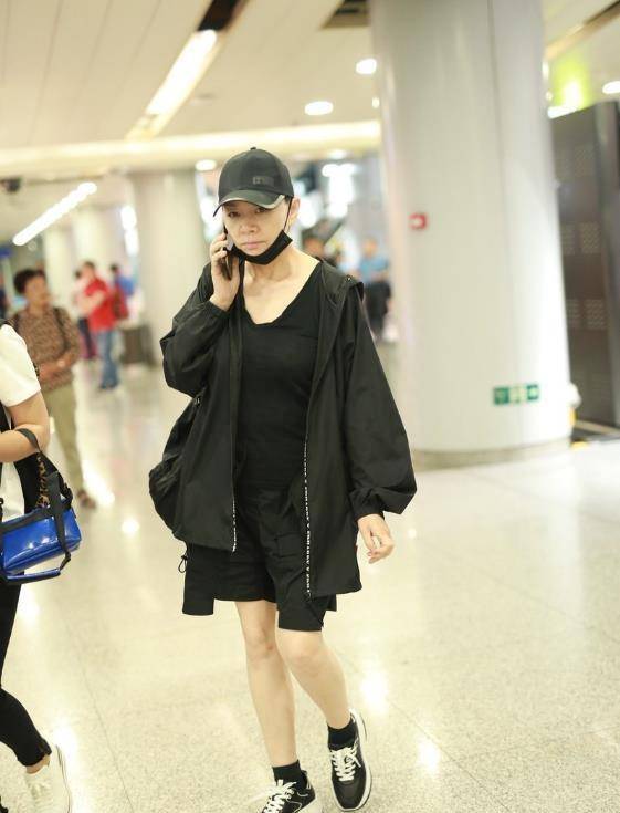 宋丹丹夫妻坐飞机被拍!