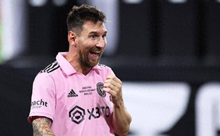 梅西率队捧杯,贝克汉姆赢麻了:确认过眼神,我遇见对的人_国际队_奖杯