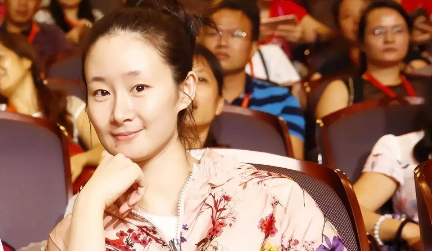 王亚彬,让人怀念的王小蒙,离开赵本山这十年,她已经走向世界_舞蹈班