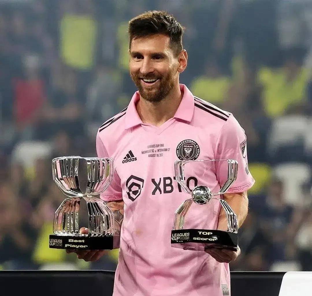 梅西复制马拉多纳带领弱队夺冠神迹!这就是球王!_德林_合作_球迷