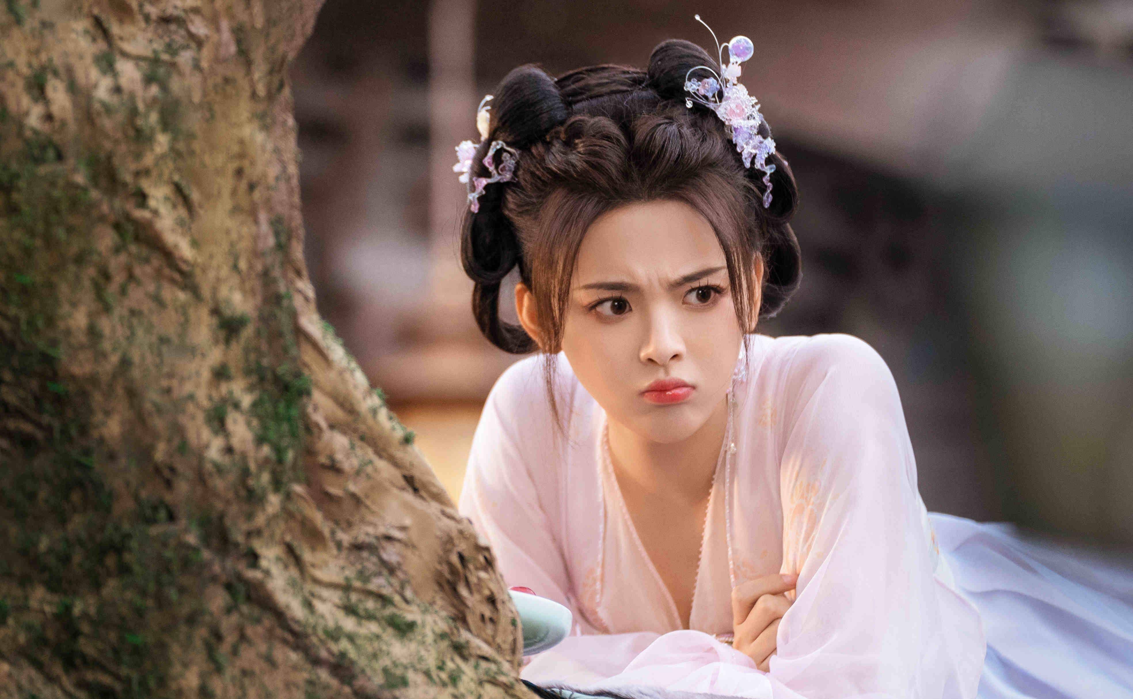 杨超越卖惨上热搜,《七时吉祥》扑街,演员和制片人全体发疯_观众