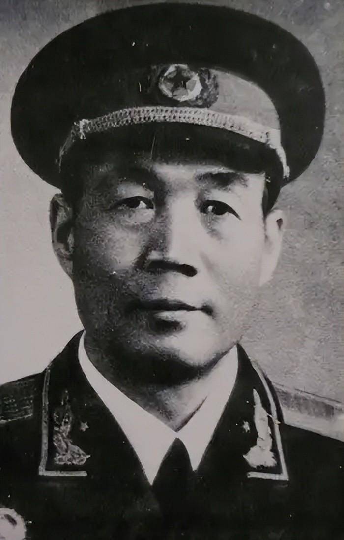 张蕴钰少将张计发后被授予大尉军衔,他在40岁时离开部队,住进了河南省