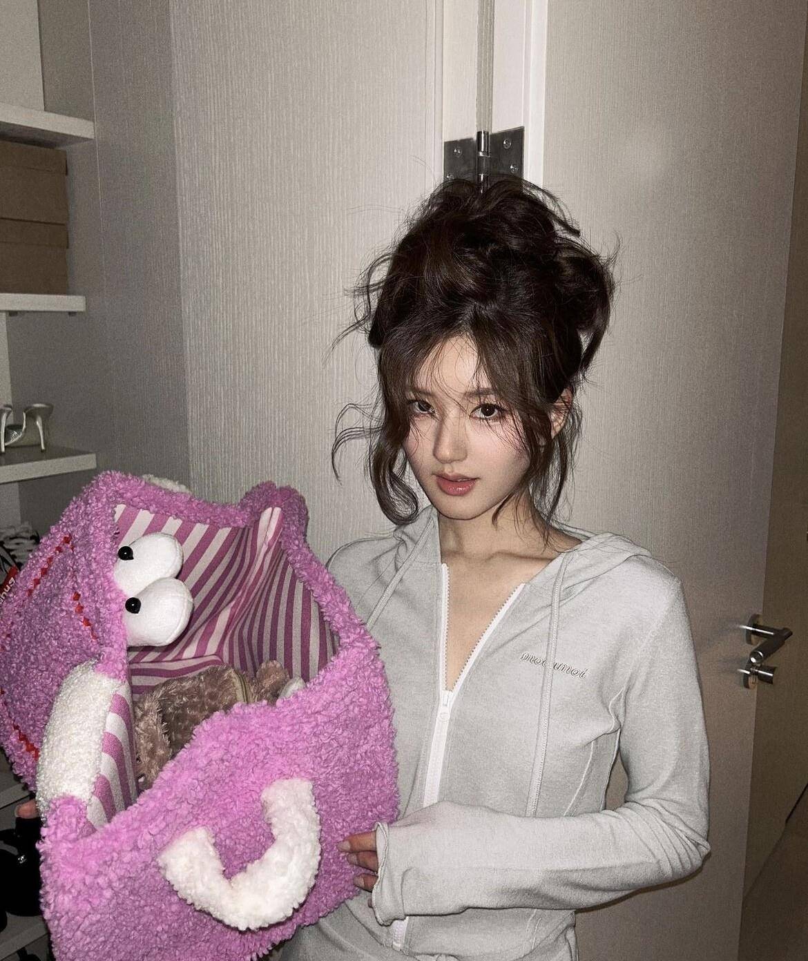 赵露思晒在家美照,化身美式慵懒辣妹,网友:第一眼没认出来