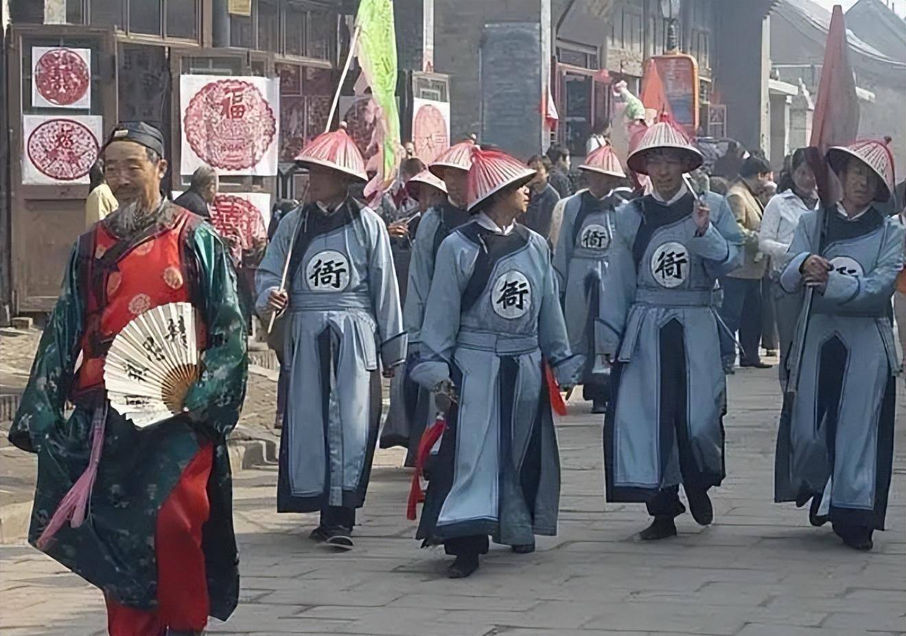 清朝衙役执法全过程,抡铁棍打路人,态度过于嚣张_官府_工作_县太爷