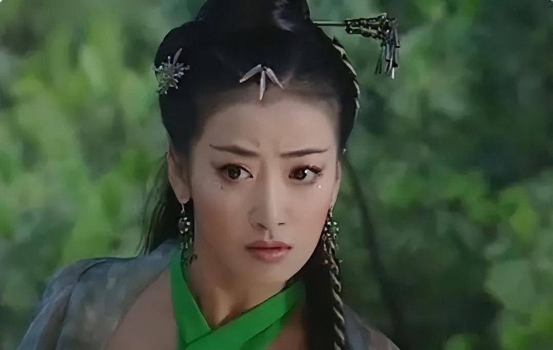 在《白蛇传》筹备之初,陈紫函为了给自己争取到青蛇这个角色,给制片人