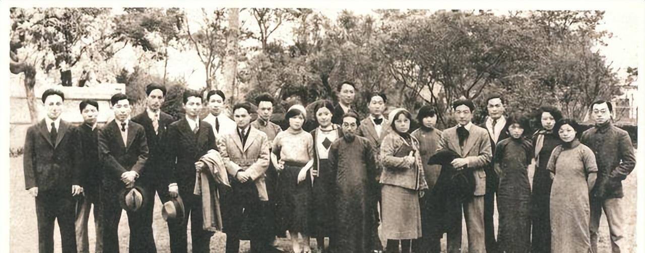 潘玉良是爱国的,在《外交风云》中就有她,中国驻法第一任大使曾经为她