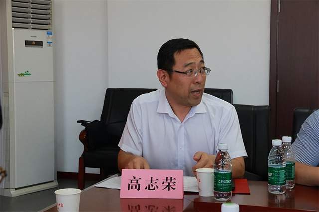 山西农业大学校友会沃土育春华专业分会秘书长高志荣主持了会议第二