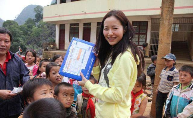 低下头的江一燕:人设终于崩塌,欲戴王冠,必承其重_明星_支教_摄影