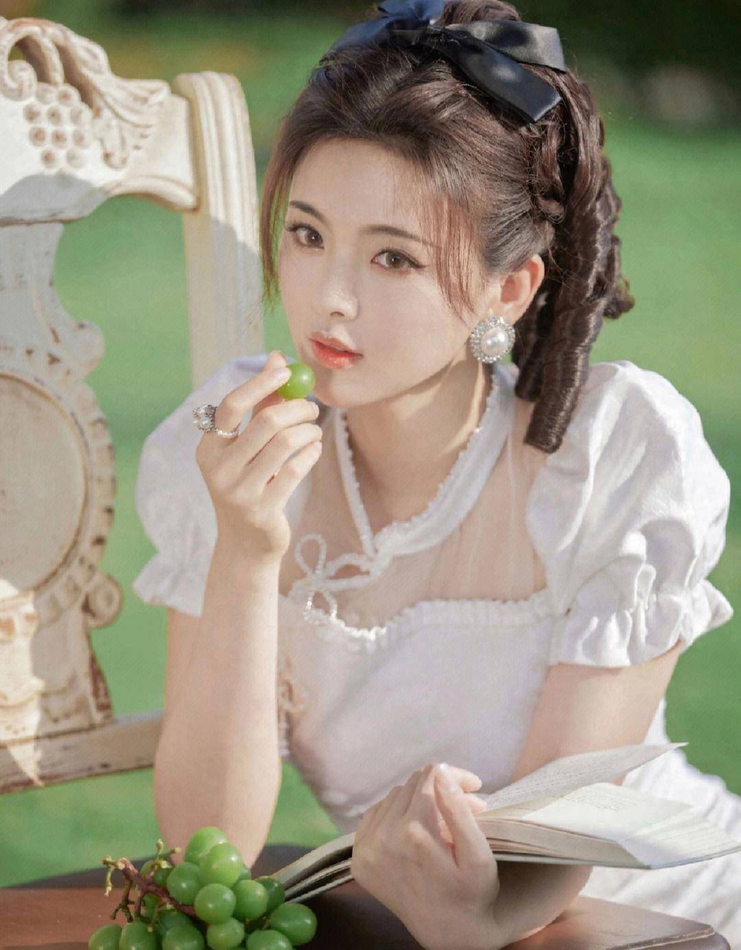 鞠婧祎和杨超越,两位女爱豆出身的演员,表演风格和个性截然不同_方面