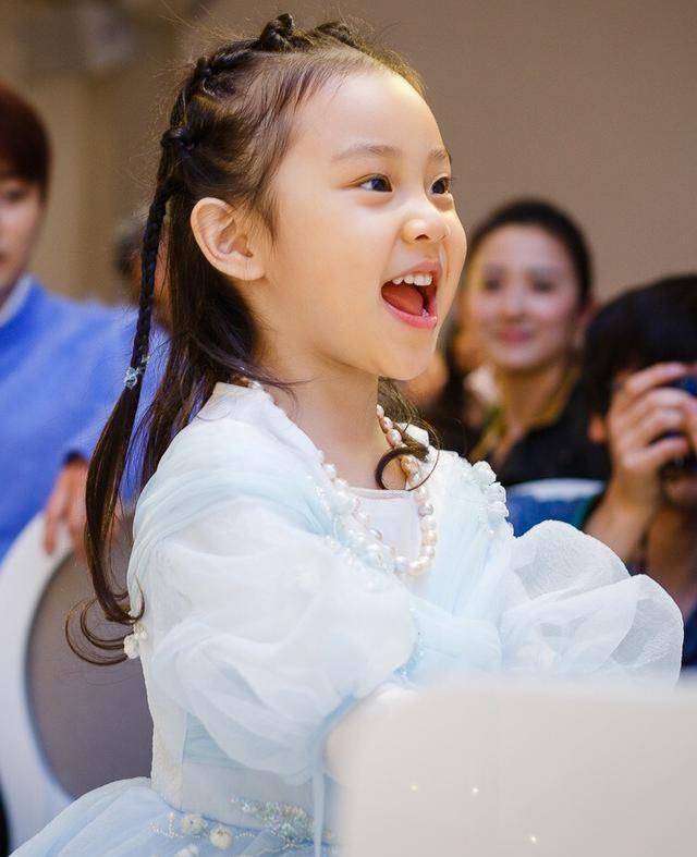 甜馨与奥莉差别巨大,李小璐你究竟是如何养孩子的?_贾乃亮_因为_性格