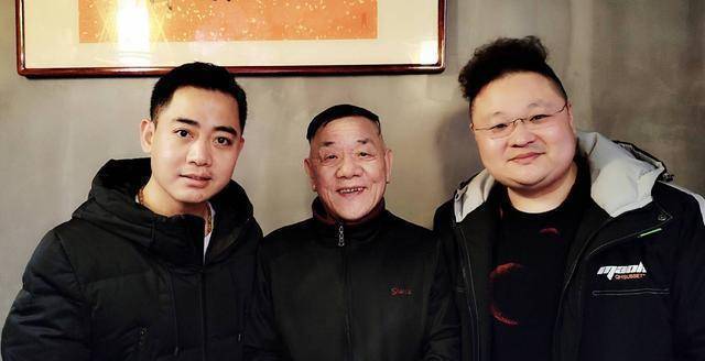 第二次就是放烟花,2009年的大年三十,孔云龙准备放烟花去去身上的晦气