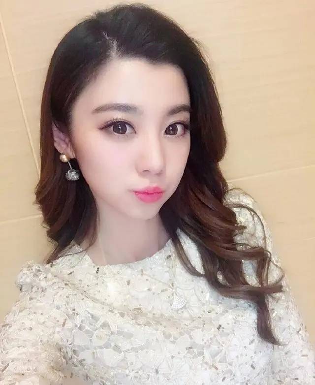 "王牌性感女郎"费费:她的故事远比你想象的更精彩_节目_浙江_观众们