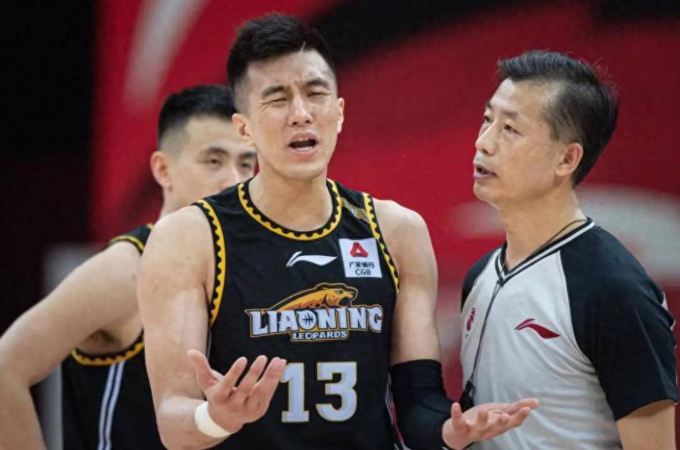 郭艾伦正式官宣,辽篮将帅终究成对手,名宿王仕鹏朱芳雨对决杨鸣_解说