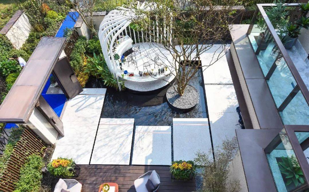 嘉景湾地距离嘉陵江岸约百米,被嘉陵江造就约17公里