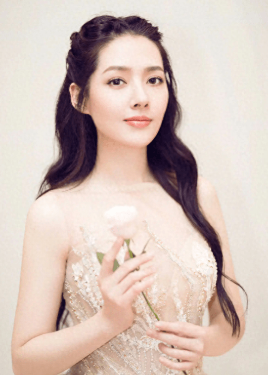 郭碧婷复出!二胎后身材不如从前,面相和向太越来越像!_女子_网友_孩子