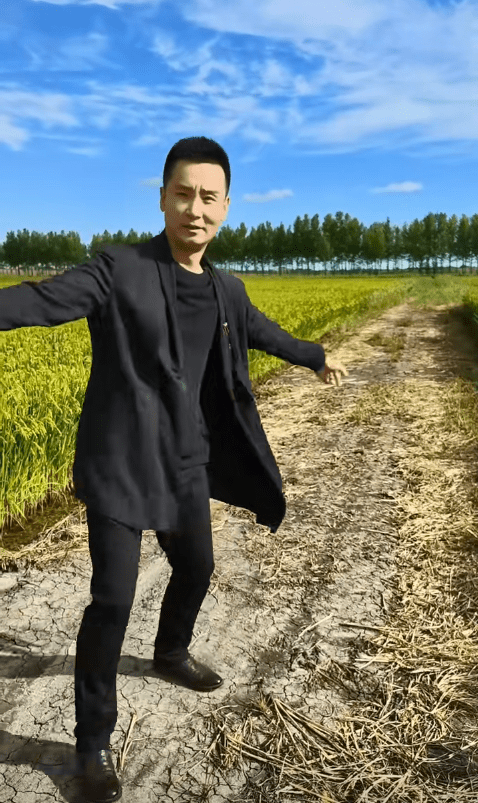 刘和刚:回东北拜泉老家,站在田间地头一边又唱又跳一边品味乡愁_香蒲