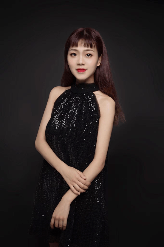 技能多样新生代高颜值音乐人杨莹婷影视歌三栖全面发展00后模特,歌手