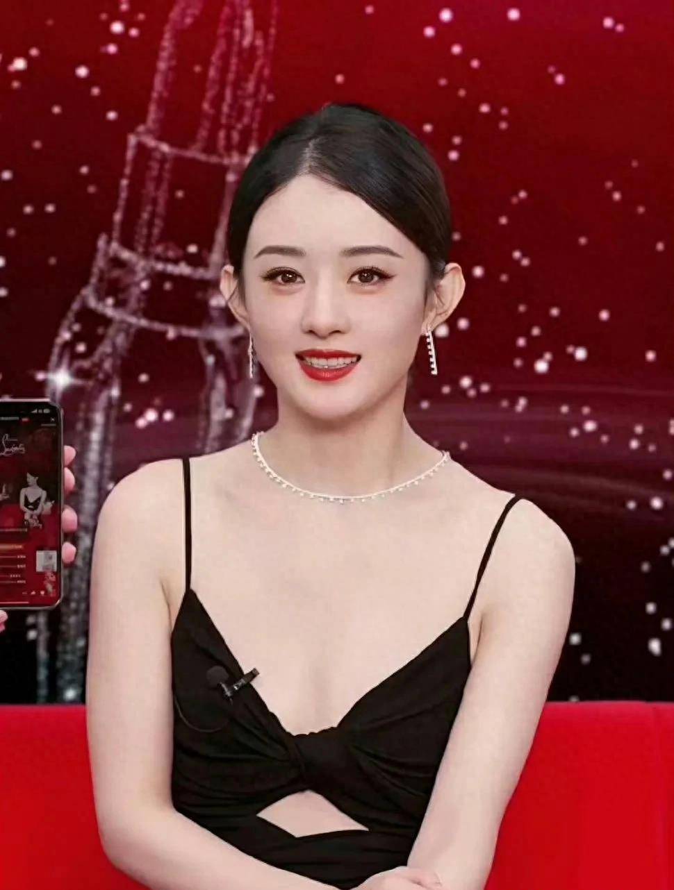 谈到皮肤护理,赵丽颖重点强调保湿和防晒.