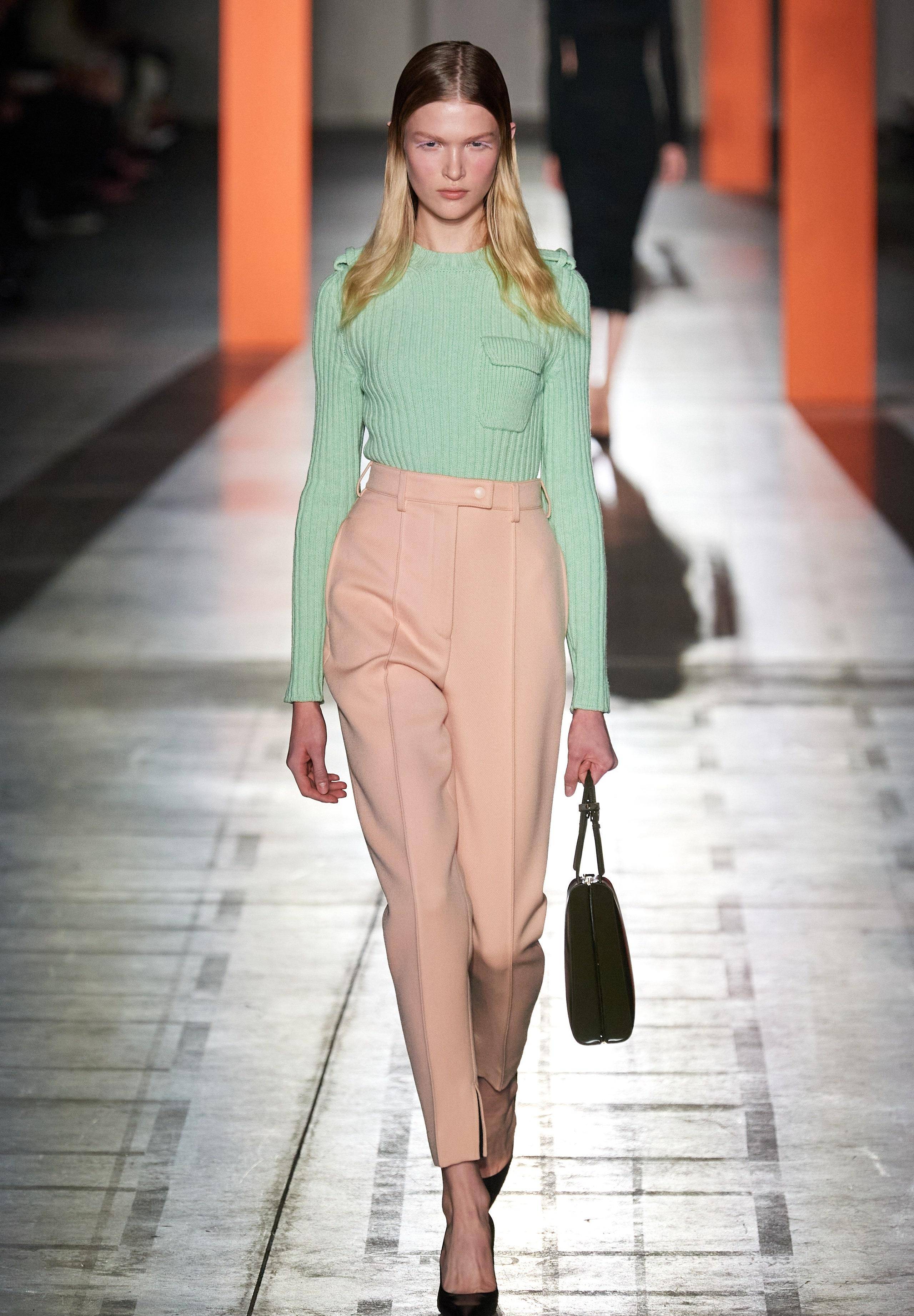 端庄又日常的魅力prada2023秋冬成衣_装饰_军装_衬衫