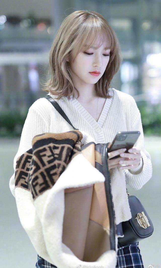 更巧合的是,有些人称王一博为奶博,程潇的粉丝们也亲切地称程潇为