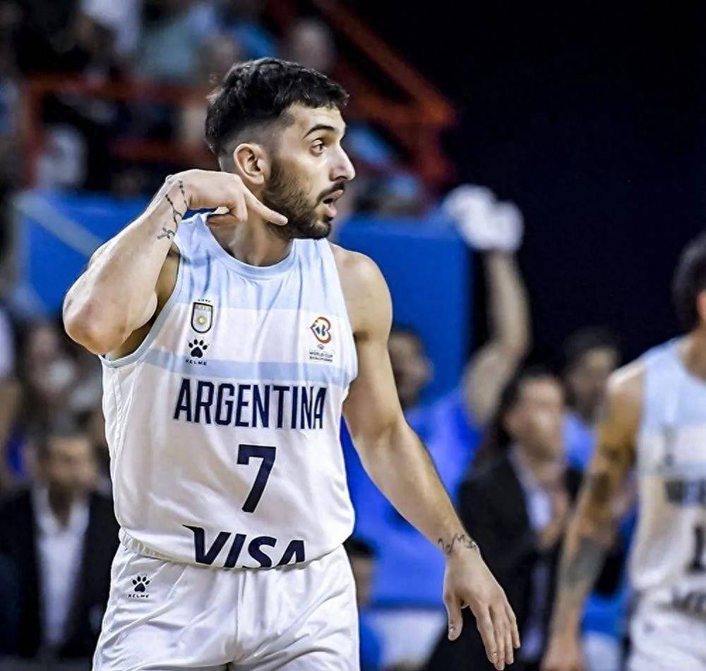 作为阿根廷核心控卫,掘金旧将坎帕佐出战38分钟,投篮14中6,得到14分17