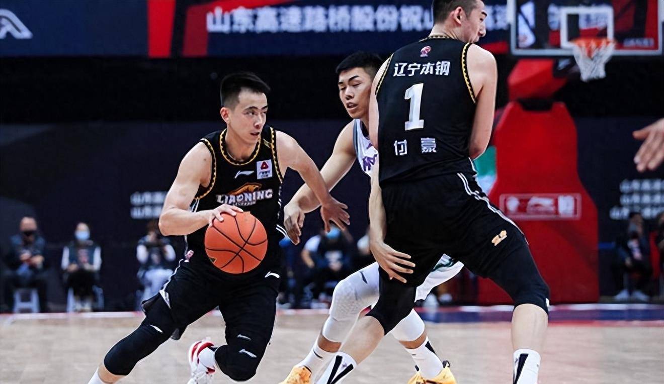 按照cba规则,状元是可以拿到50万的年薪,这就意味着未来2年,陈国豪留