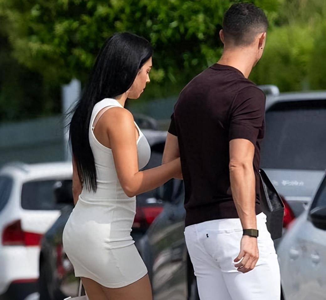 c罗女友真大胆,乔治娜穿紧身裙时尚时尚,很高大上