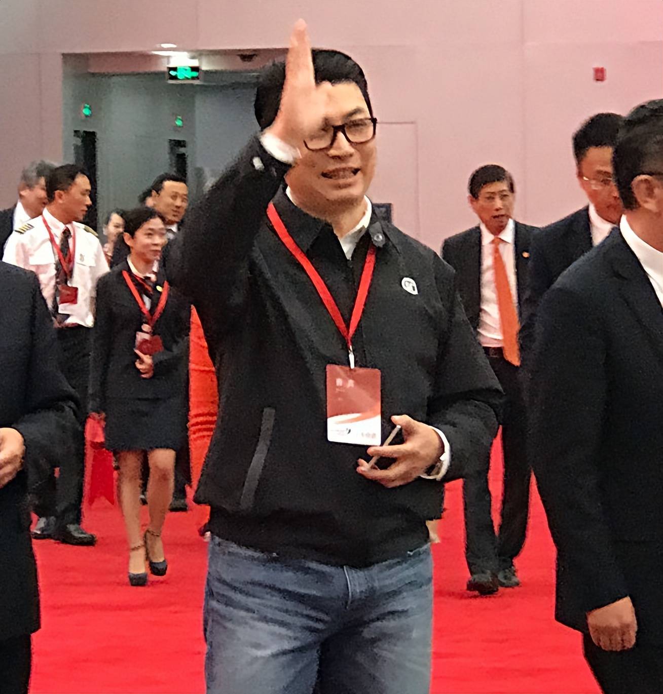 上海第一富豪诞生了,控制4家上市公司,坐拥1450亿的个人身家_王卫