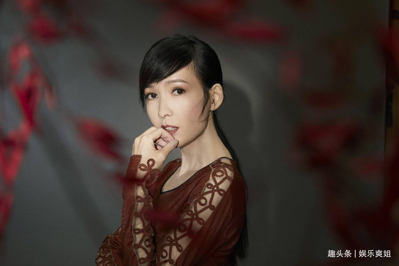 54岁周慧敏罕见露面,现身小县城参加商演捞金,被曝老态明显_玉女_演出