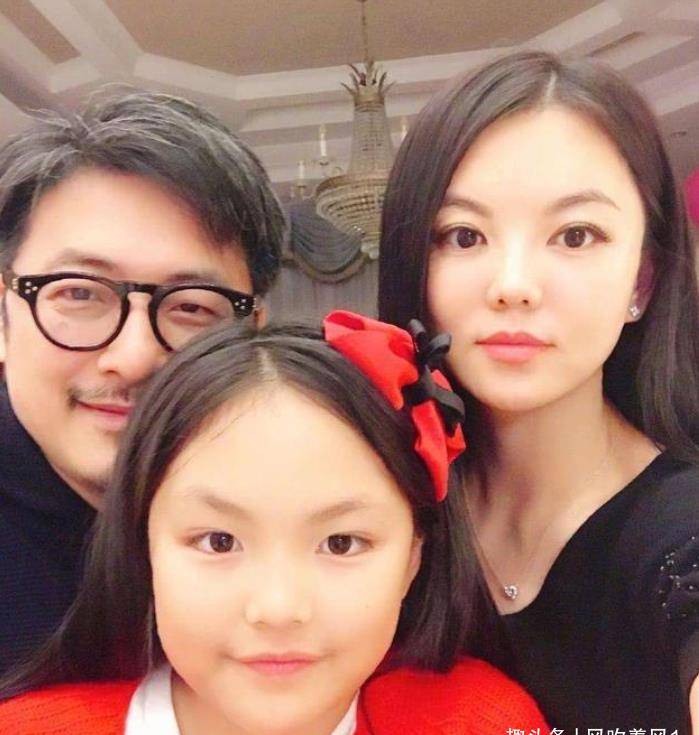 瘦出尖下巴打扮似贵妇,网友纷纷计划二胎_王诗龄_王诗玲_母亲