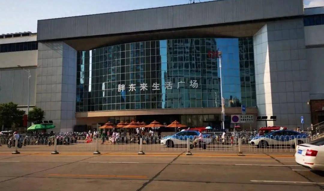 只有五家购物中心,其中体量最大的万达广场仅有10万﹐(2018年开业),而