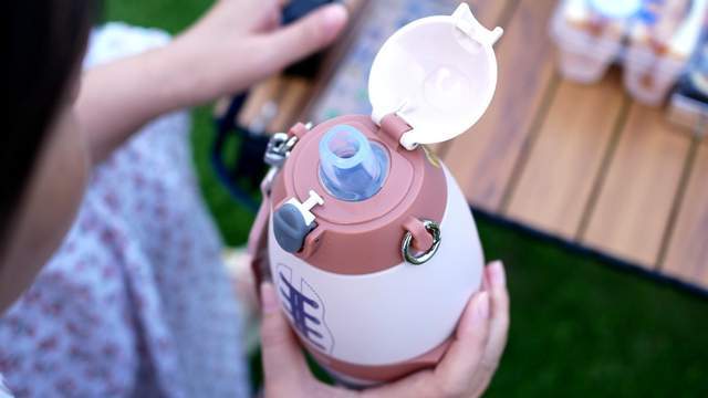 CROSWAVE穿浪橄榄球保温杯：创意潮酷设计，双仓双饮干净卫生