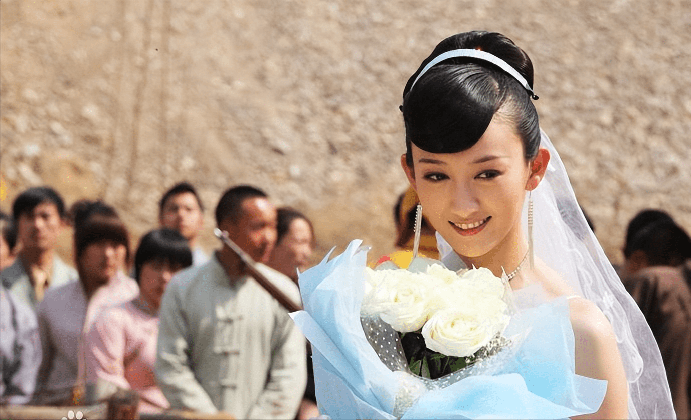 2007年,吴静一从大学毕业以后,与王珞丹等人一起合作