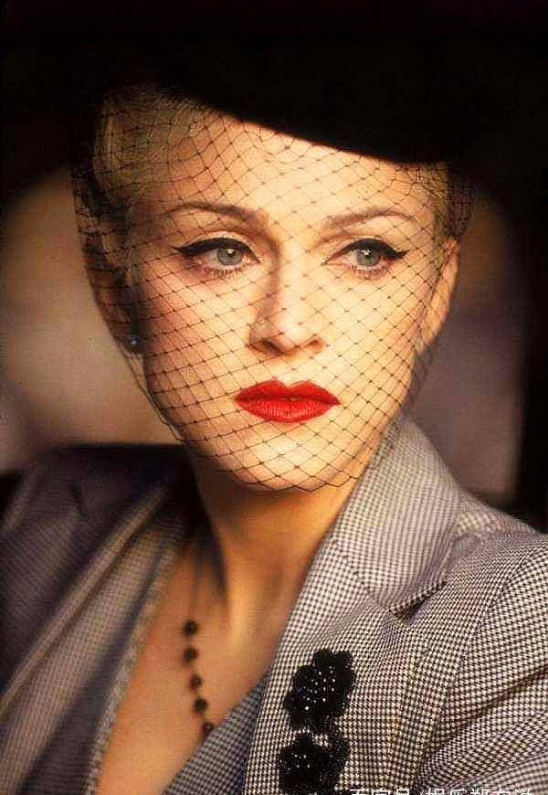 歌坛天后无数,唯有她光芒四射,带你走进麦当娜的早期生活_母亲_销量