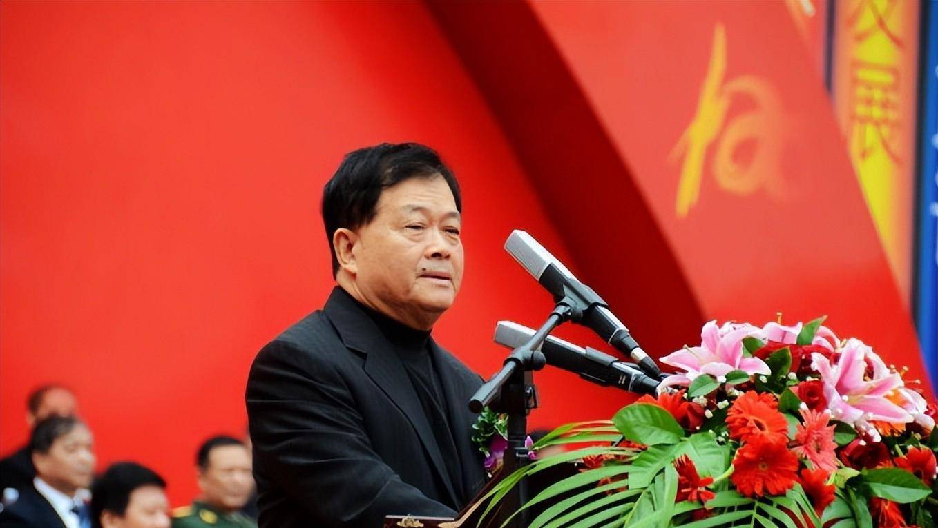 公司要在上市的时候,他的哥哥曹德淦是漳州市的市委书记,这个消息被扒