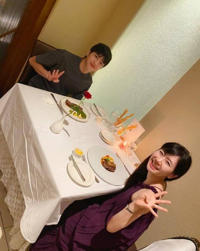 福原爱江宏杰深夜约会,吃西餐又逛街似热恋,夫妻偎依恩爱又甜蜜_男人