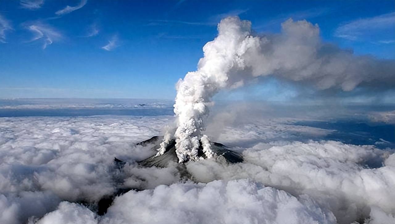 2021富士山喷发图片