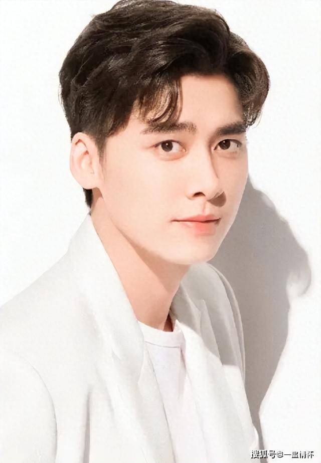 消失一年,回看李易峰,他既可恨可悲,又可怜_进行_合作_杨幂