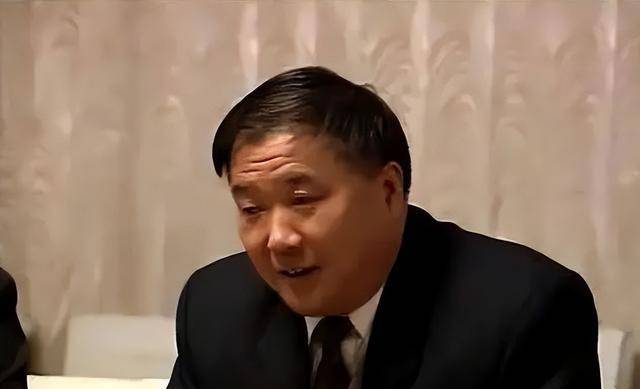 "济南土皇帝"徐宗涛:从小混混走到政协委员,犯罪材料一辆卡车_李某