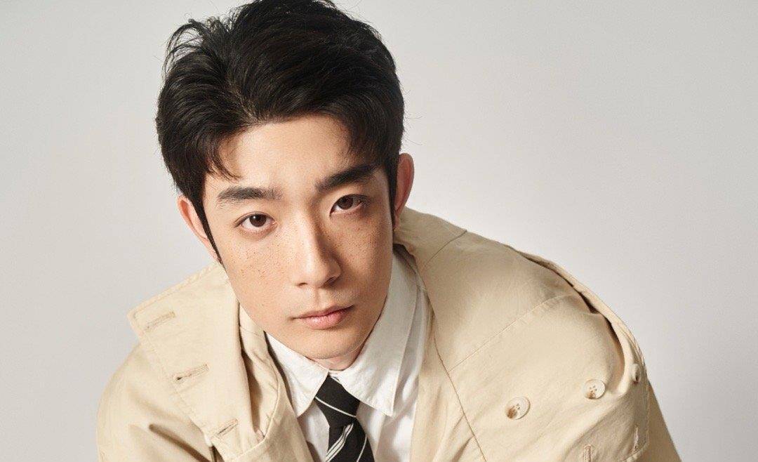 高畅本名刘恒甫.他是演员陈小艺和导演刘惠宁的儿子.他是星二代.