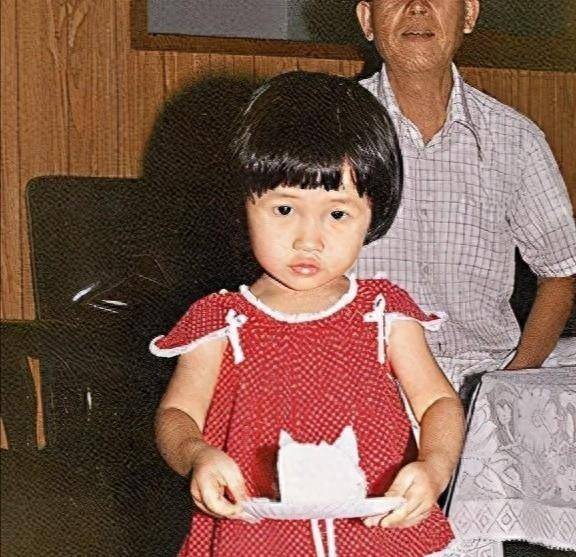 "恋爱天才"萧亚轩,发文分手,萧亚轩的恋爱经历并不值得羡慕_黄皓_网友