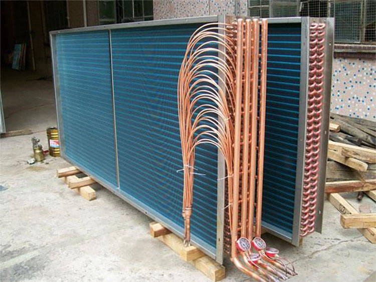 所以,在使用空气源热泵机组的时候,应当定期针对蒸发器进行维护保养