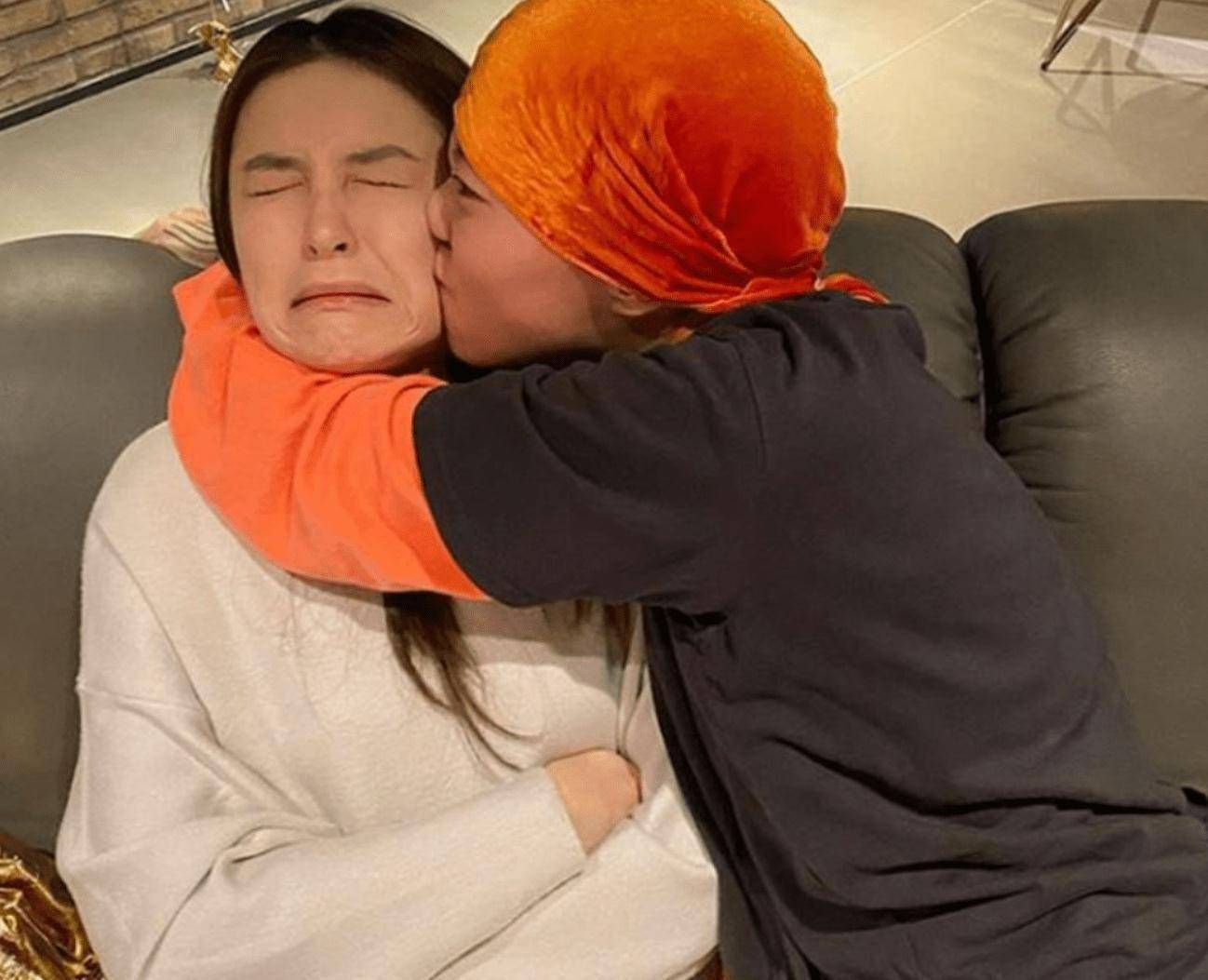 上山诗钠女儿庆祝24岁生日,窦靖童罕有缺席,张智霖夫妇争相送吻