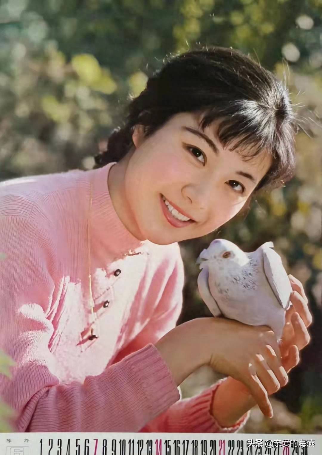 那个年代挂历上经常出现的女演员,另外张金玲,李秀明,周丽娜,肖雄