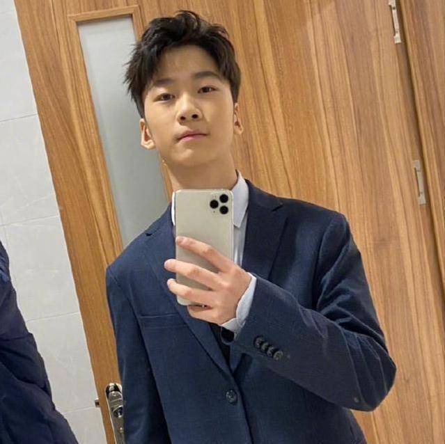 有种"长大"叫张亮儿子,12岁身高直逼模特老爸,帅到认不出_寇静_爸爸